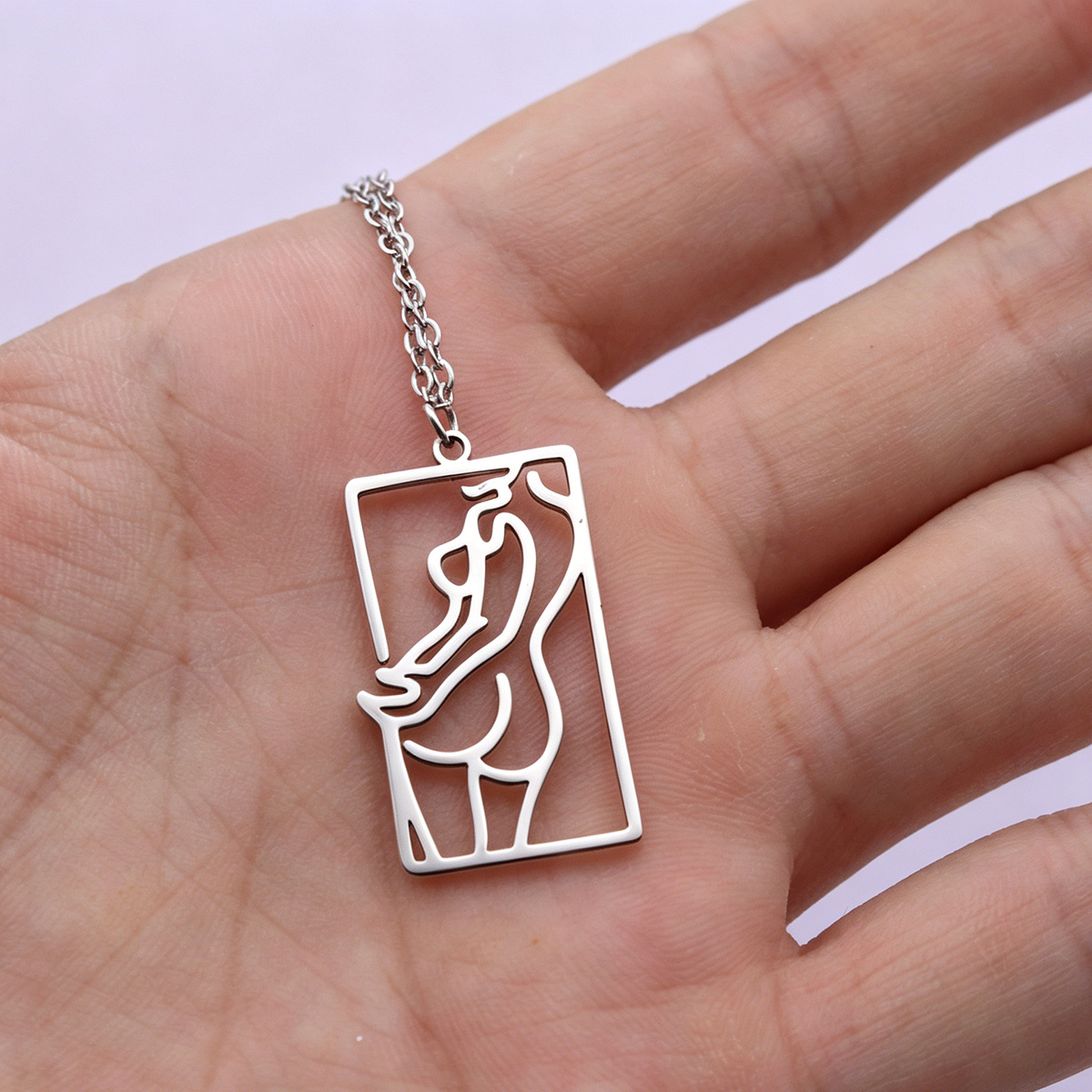 Body Jewelry By The Chain Gang - Collana con Ciondolo a Silhouette Femminile